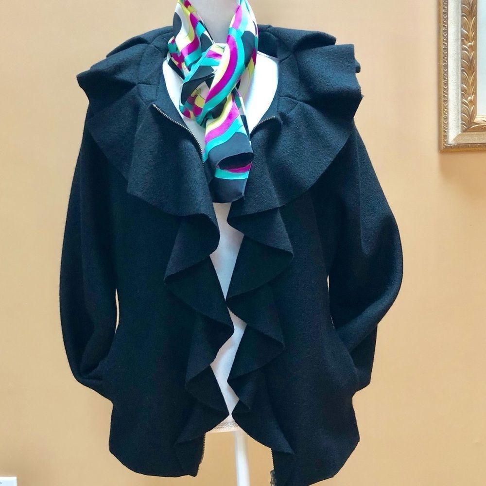 🆕 Wool Ruffled Coat 🔥 - Picture 2 of 11